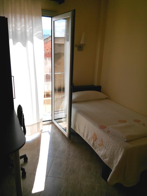 Hostal Sant Sadurni Sant Sadurní dʼAnoia Kültér fotó