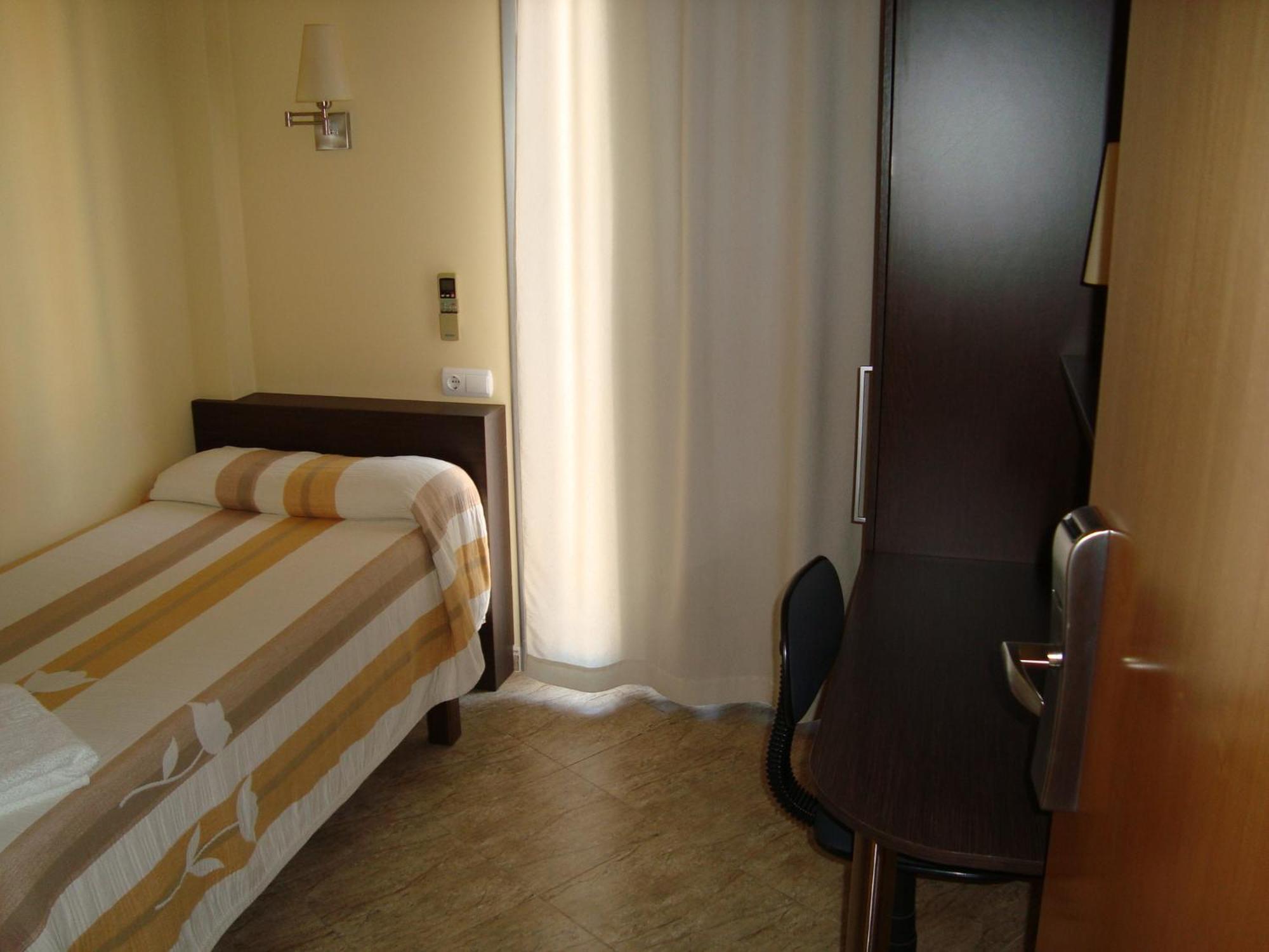 Hostal Sant Sadurni Sant Sadurní dʼAnoia Kültér fotó