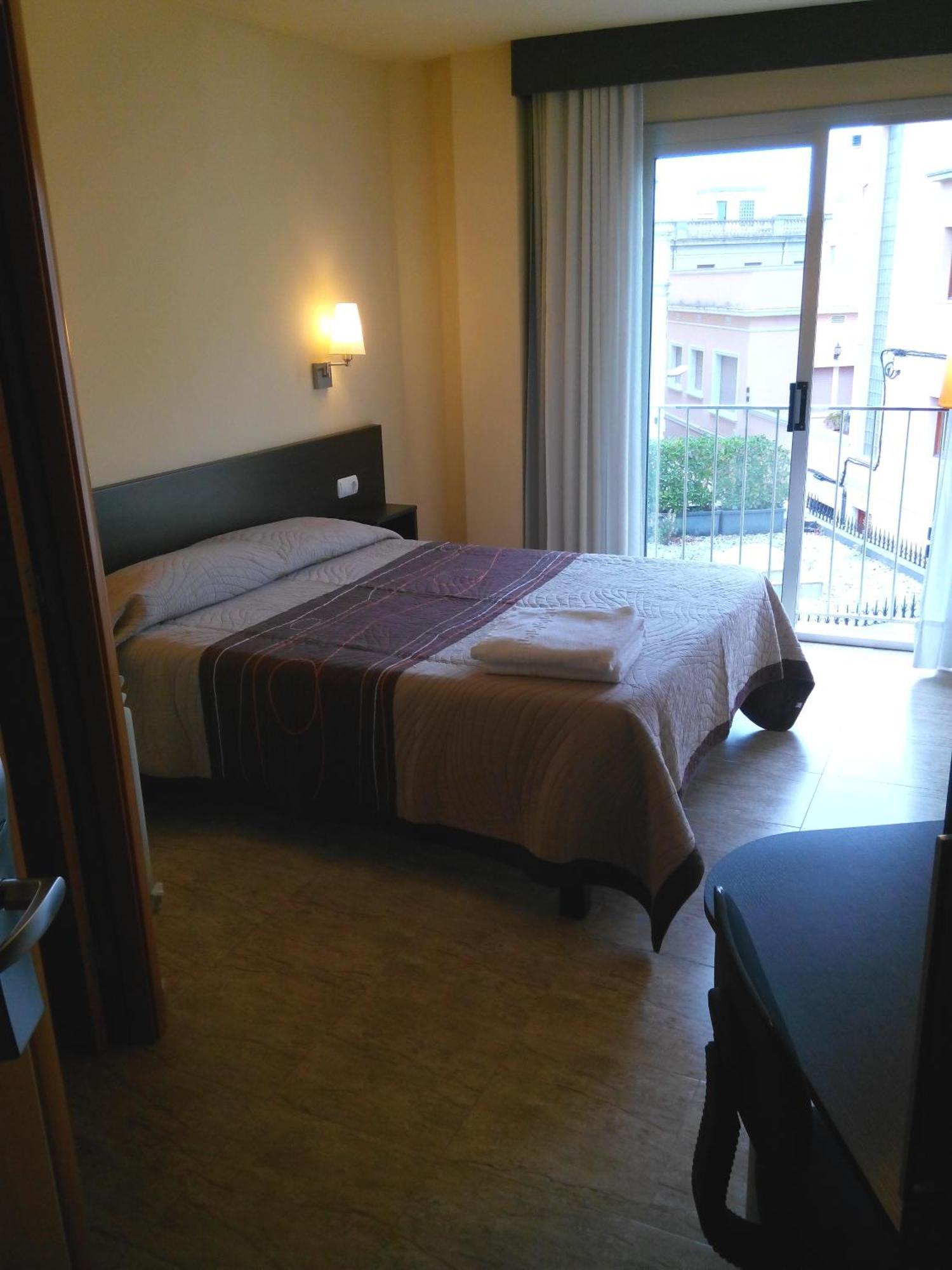 Hostal Sant Sadurni Sant Sadurní dʼAnoia Szoba fotó