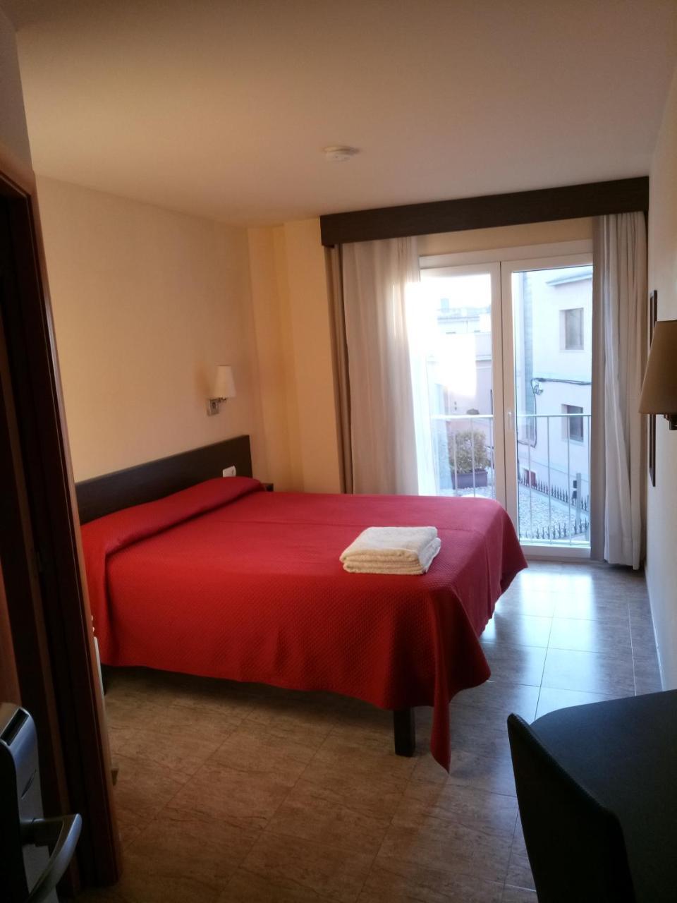 Hostal Sant Sadurni Sant Sadurní dʼAnoia Kültér fotó